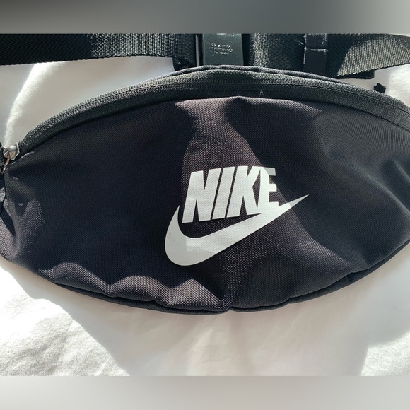Nike Heritage Fanny Pack Belt Bag Black - Picture 3 of 8